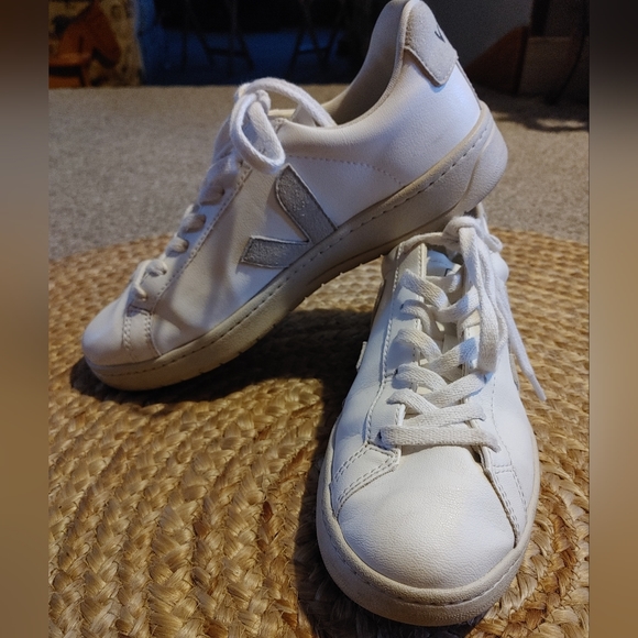 Veja Shoes - Veja Leather Sneaker SZ.9 White